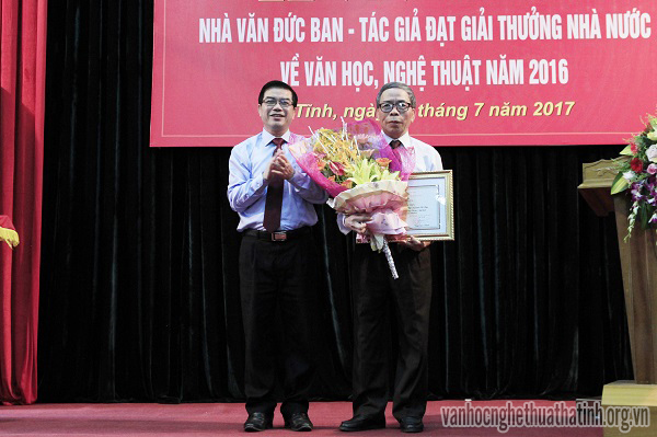 Lễ Vinh danh nhà văn Đức Ban đạt Giải thưởng Nhà nước về văn học, nghệ thuật