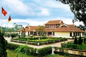 Lễ kỷ niệm cấp quốc gia 250 năm Ngày sinh Đại thi hào Nguyễn Du vào năm 2015.