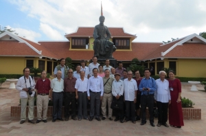 Đoàn văn nghệ sĩ Hà Tĩnh thăm Khu lưu niệm Đại thi hào Nguyễn Du và giao lưu với Hội văn nghệ Nghệ An
