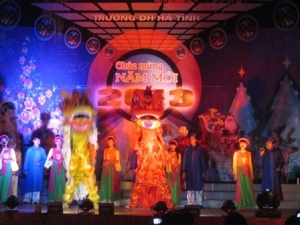 Đêm hội “Chúc mừng năm mới 2013” tại trường đại học Hà Tĩnh