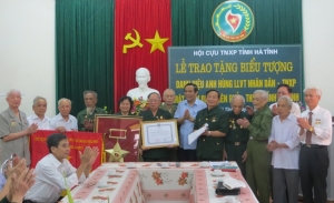 Hà Tĩnh đón nhận biểu tượng danh hiệu Anh hùng LLVT nhân dân – TNXP mặt trận Điện Biên Phủ