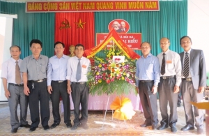 Con em quê Bùi Xá, Đức Thọ công tác tại Hà Tĩnh chúc mừng đại hội đảng bộ xã nhiệm kỳ 2015- 2020