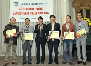 Trao giải thưởng văn học nghệ thuật toàn quốc năm 2014