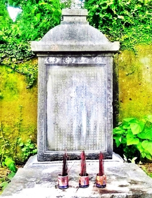 Tìm thấy tấm bia đá cổ thời Lê tại Hà Tĩnh