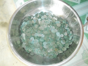 Đi trồng cỏ phát hiện 15kg tiền cổ