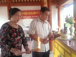 Vợ chồng người lính thương binh xây miếu thờ đồng đội