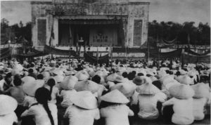 Dùng đàn Accordion thay giàn nhạc chào mừng ngày giải phóng miền nam