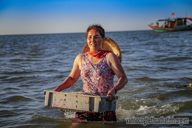 Ngư dân Thạch Kim ra khơi sau cơn bão dữ