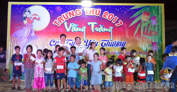 Cẩm Nhượng vui tết Trung thu 2017