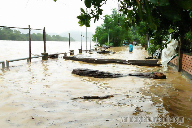 Hương Sơn-Hà Tĩnh: Áp thấp nhiệt đới gây sạt lở đất nghiêm trọng,nhiều tuyến đường bị chia cắt 