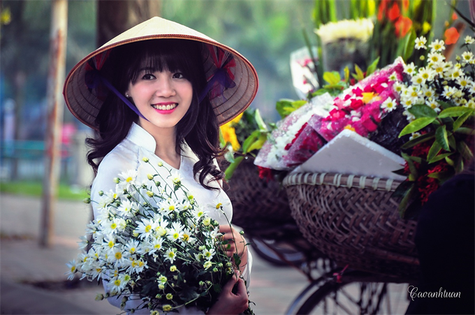 Họa mi trắng ngõ gọi Đông về...