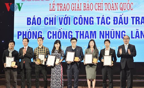 Chủ tịch nước dự Lễ trao giải báo chí với công tác chống tham nhũng