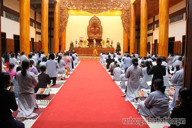 Đi lễ đền chùa đầu xuân