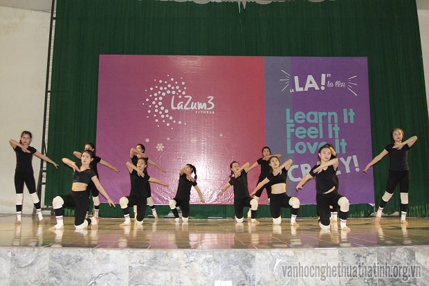 Nhảy múa cùng ánh dương