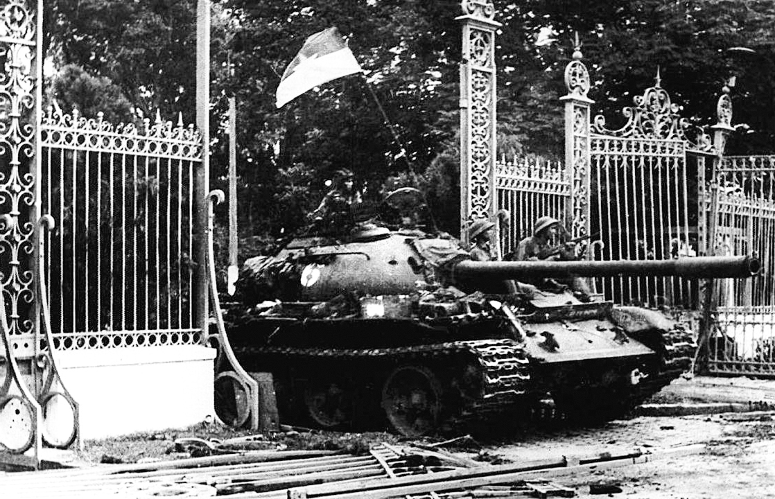 Thành phố tên người rực rỡ cờ hoa...