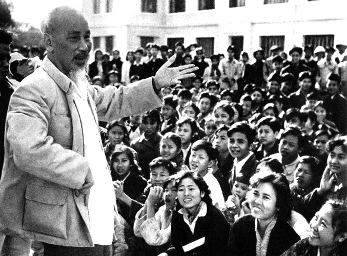 Muôn vàn tình thân yêu trùm lên khắp quê hương