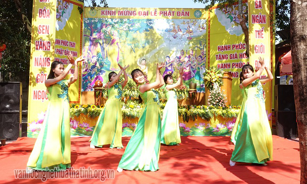 CHÙA YÊN LẠC XÃ CẨM NHƯỢNG TỔ CHỨC LỄ MỪNG PHẬT ĐẢN 2018