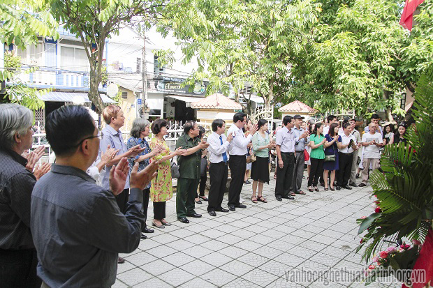 Khai mạc phòng tranh “ Về với sông Hương”