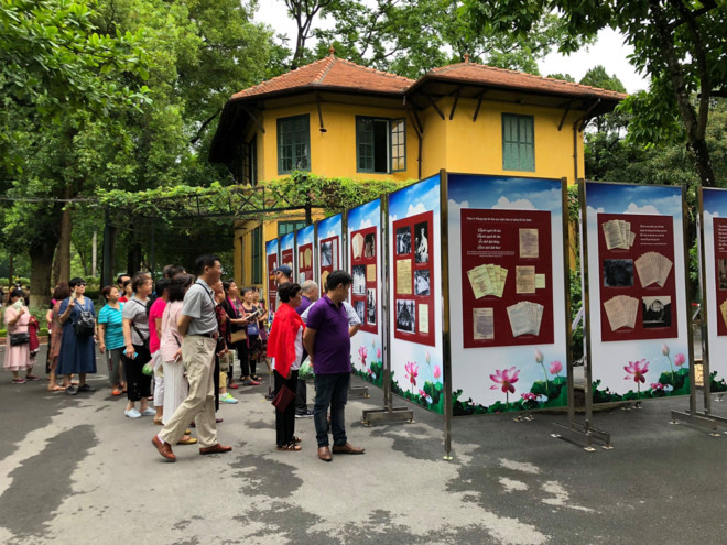 Triển lãm: “Chủ tịch Hồ Chí Minh với phong trào thi đua yêu nước”