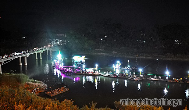 Độc đáo lễ hội rước thuyền trên sông Ngàn Phố