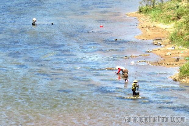 Mưu sinh trong cái nắng khắc nghiệt mùa hè