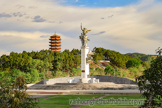 Có một tượng đài Đồng Lộc trong thơ