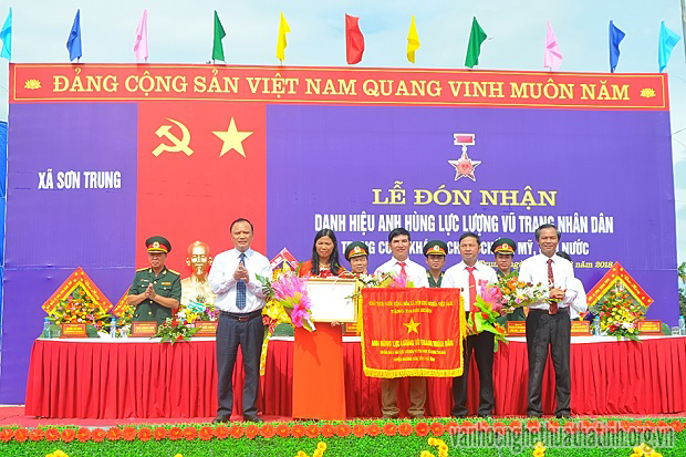 Xã Sơn Trung vinh dự đón nhận danh hiệu đơn vị Anh hùng LLVTND