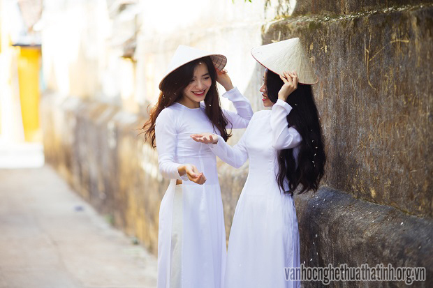 Duyên dáng tà áo dài Việt Nam