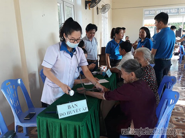 Khám bệnh, cấp thuốc miễn phí tại phường Nguyễn Du