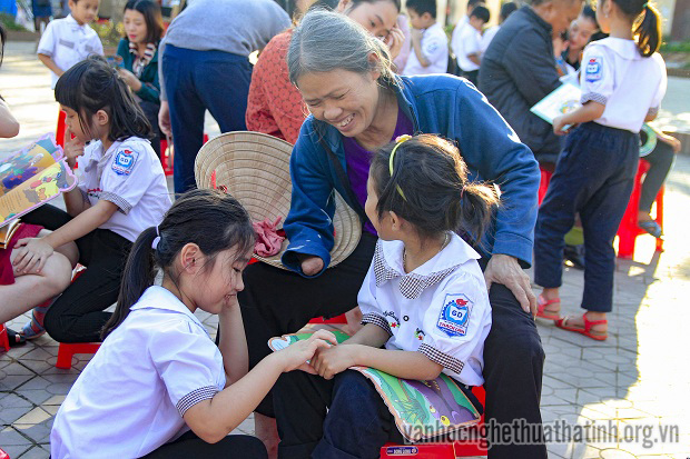 Ngày hội đọc sách gia đình tại trường tiểu học Thạch Linh 