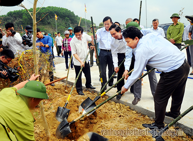 Hương Sơn: Sôi nổi tết trồng cây nhớ ơn Bác Hồ