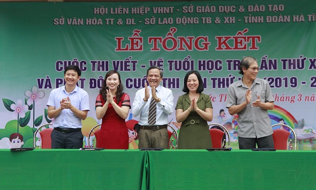 Lễ tổng kết cuộc thi viết vẽ tuổi học trò lần thứ XII, phát động cuộc thi lần thứ XIII