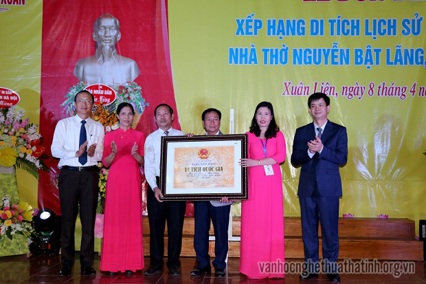 Đón nhận bằng di tích lịch sử văn hóa Quốc gia nhà thờ Nguyễn Bật Lãng