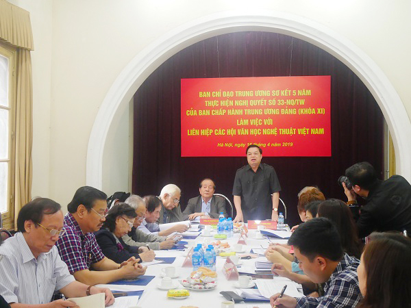 Xây dựng một nền văn học nghệ thuật hướng con người tới chân - thiện - mỹ