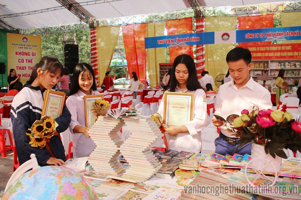 Hãy yêu sách.......