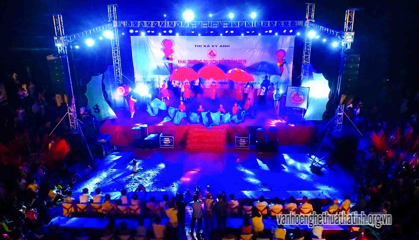 Khai trương Du lịch biển năm 2019 và trao giải cuộc thi sáng tác logo và ca khúc viết về thị xã Kỳ Anh