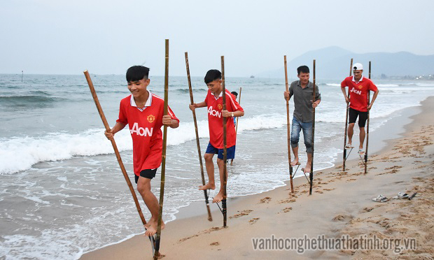 Hấp dẫn cuộc thi cà kheo tại huyện Cẩm Xuyên