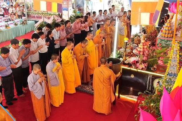 Mùa lễ Phật đản tại chùa Nhiễu Long