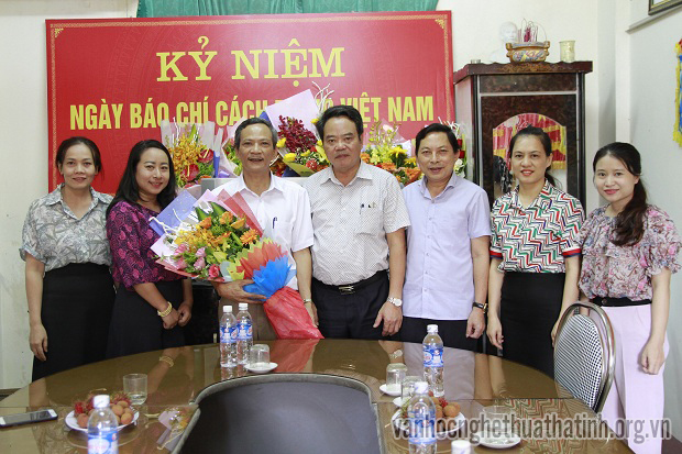 Tạp chí Hồng Lĩnh và trang Website của Hội kỷ niệm ngày Báo chí