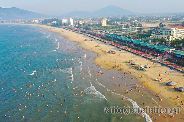 Bãi tắm Thiên Cầm, mùa du lịch biển