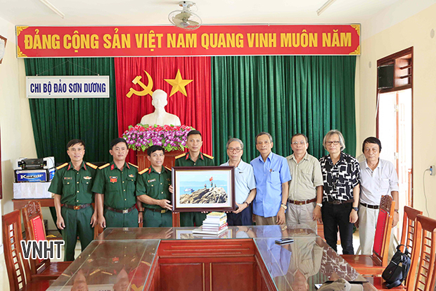 Chi hội nhà văn Việt Nam tỉnh Hà Tĩnh đi thực tế vùng biển Nam Hà Tĩnh 