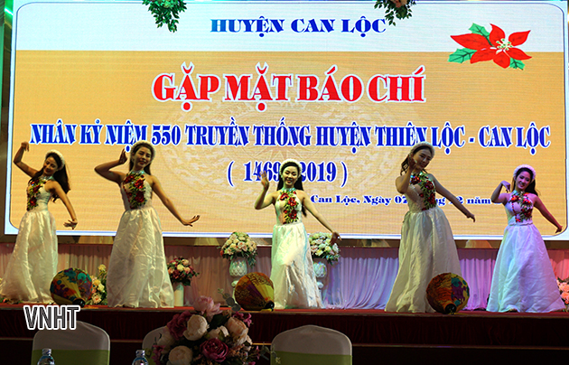 Can Lộc gặp mặt giao lưu với giới báo chí