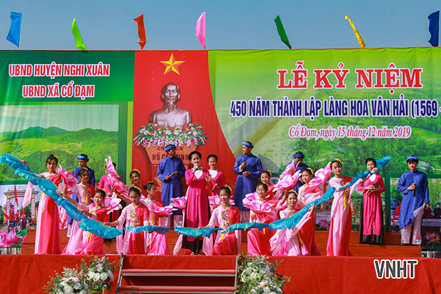 Kỷ niệm 450 năm thành lập Làng Hoa Vân Hải 