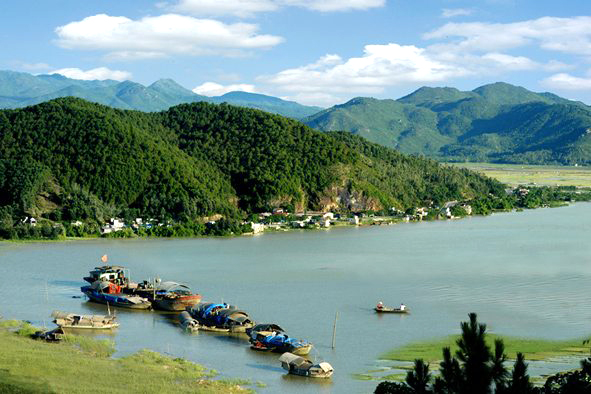 NÚI HỒNG - SÔNG LAM