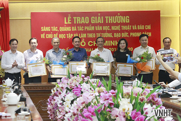 TIẾP TỤC ĐÓNG GÓP XỨNG ĐÁNG VÀO ĐỜI SỐNG VĂN HÓA,  TINH THẦN CỦA NHÂN DÂN