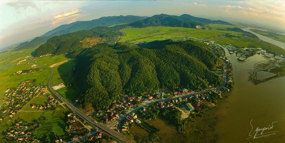 Bút ký NGÓ LÊN DÁNG NÚI  của Trần Đắc Túc