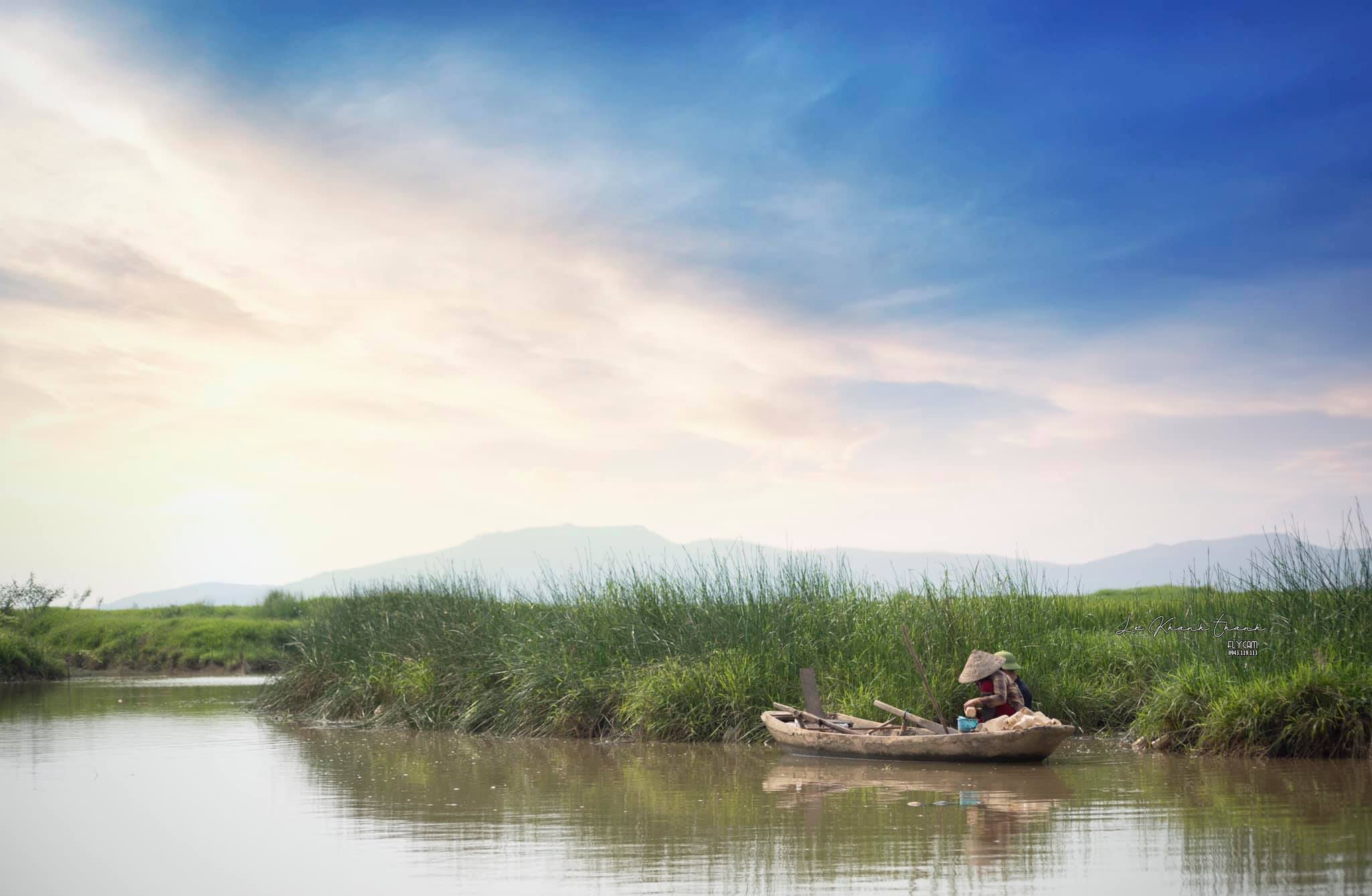Tản văn  MÙA TÔM ĐẤT của Nguyễn Hòe