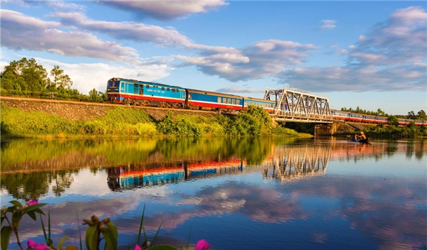 Truyện ngắn CHUYẾN TÀU QUA THÀNH PHỐ  của Nguyễn Thị Mai Phương