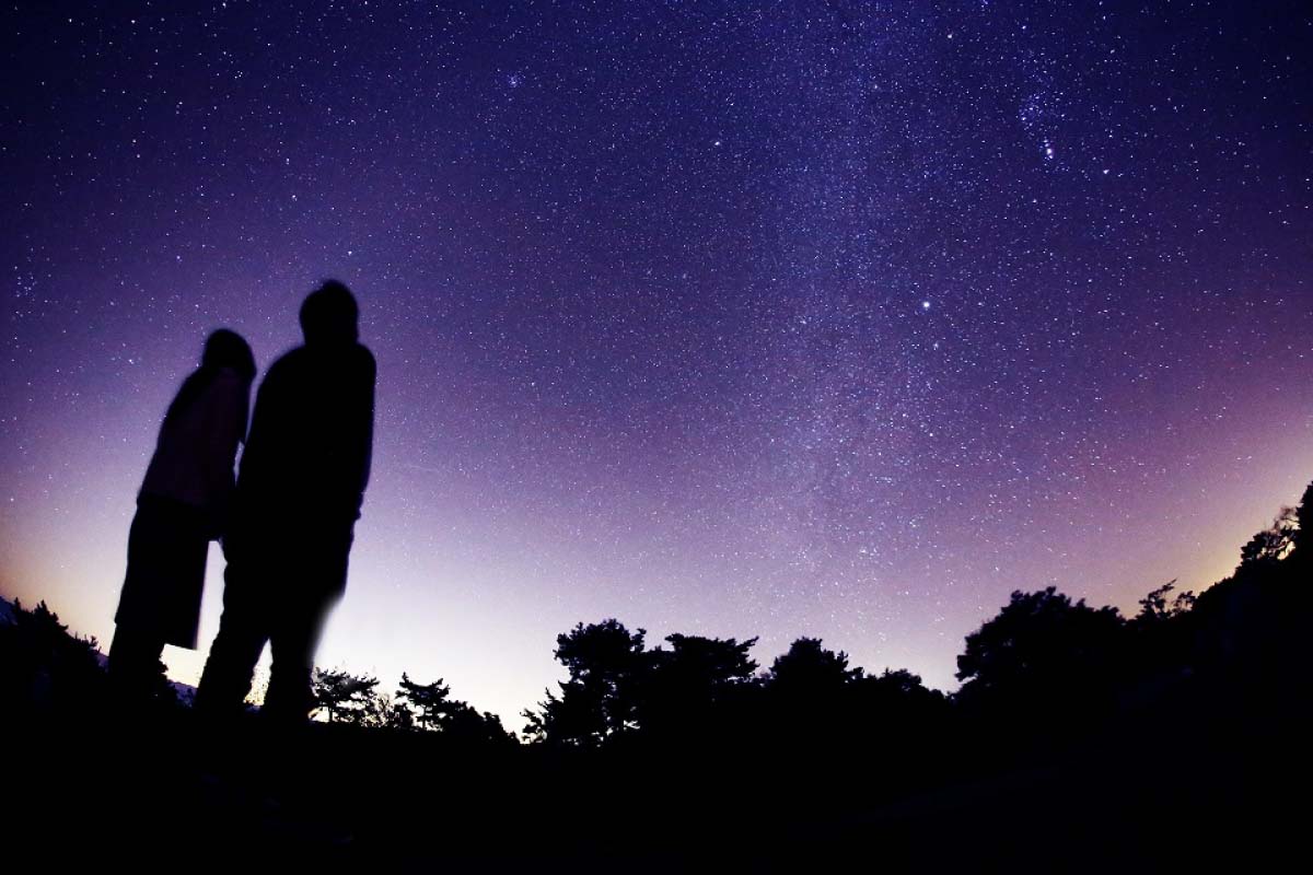 Tản văn BẦU TRỜI ĐÊM của Tác giả Lê Vi Thủy