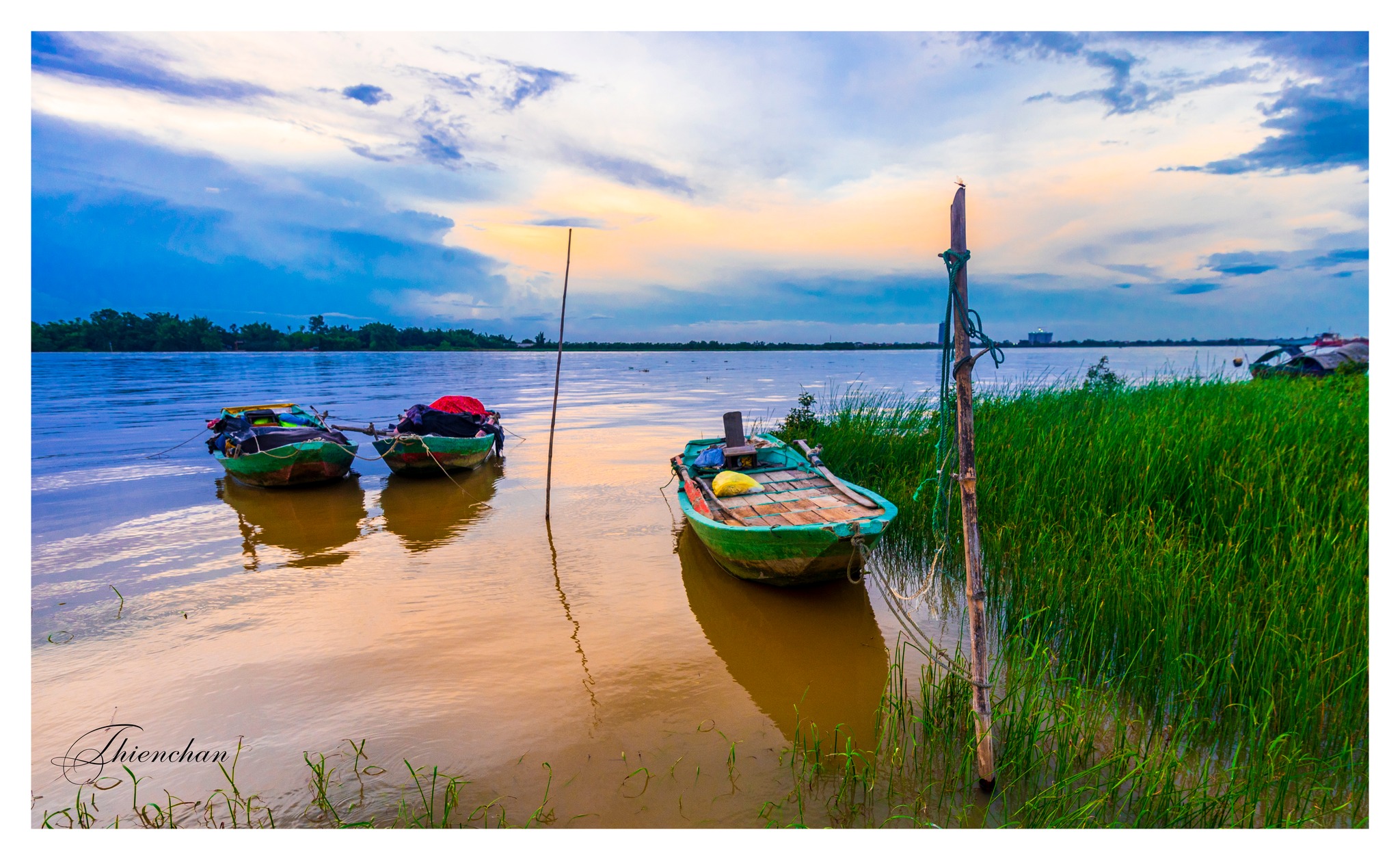 Tản văn THƯƠNG CHIỀU NẮNG RỌI BỜ SÔNG của Tác giả Vân Đam 